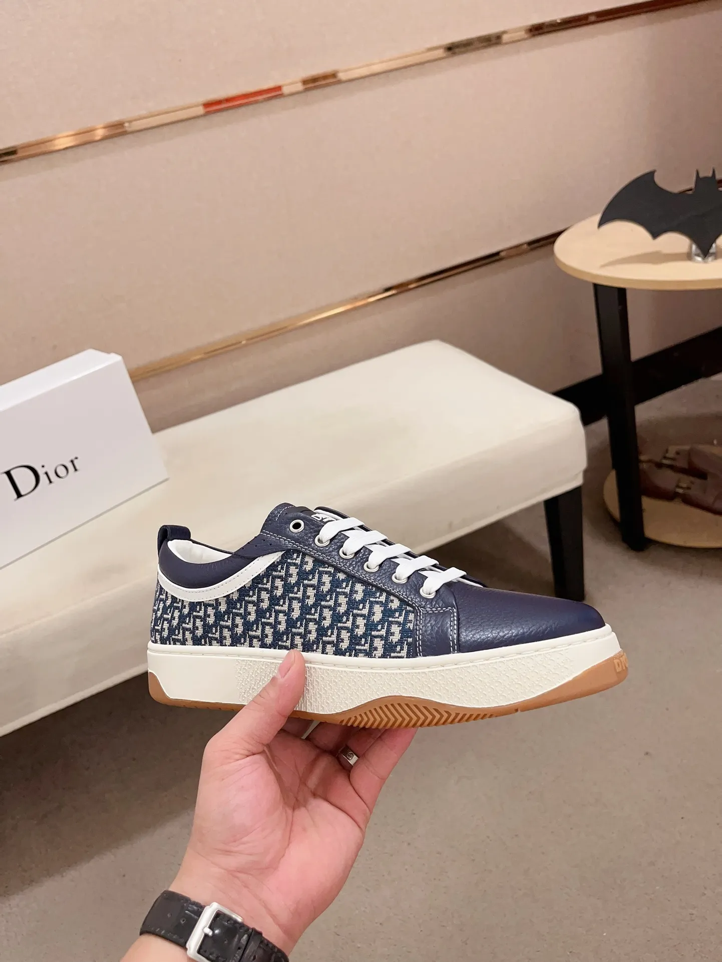 Factory price: 420💰[Dior·Dior] New casual sports style men's shoes, new spring and summer design, perfect workmanship, lace-up lazy style to create wardrobe quality, upper: imported first-layer cowhide, sheepskin lining is soft and comfortable, ultra-light TPU wear-resistant outsole, simple, versatile fashion men's shoes, excellent color code number 38--44. (Can be customized for 45 non-refundable)